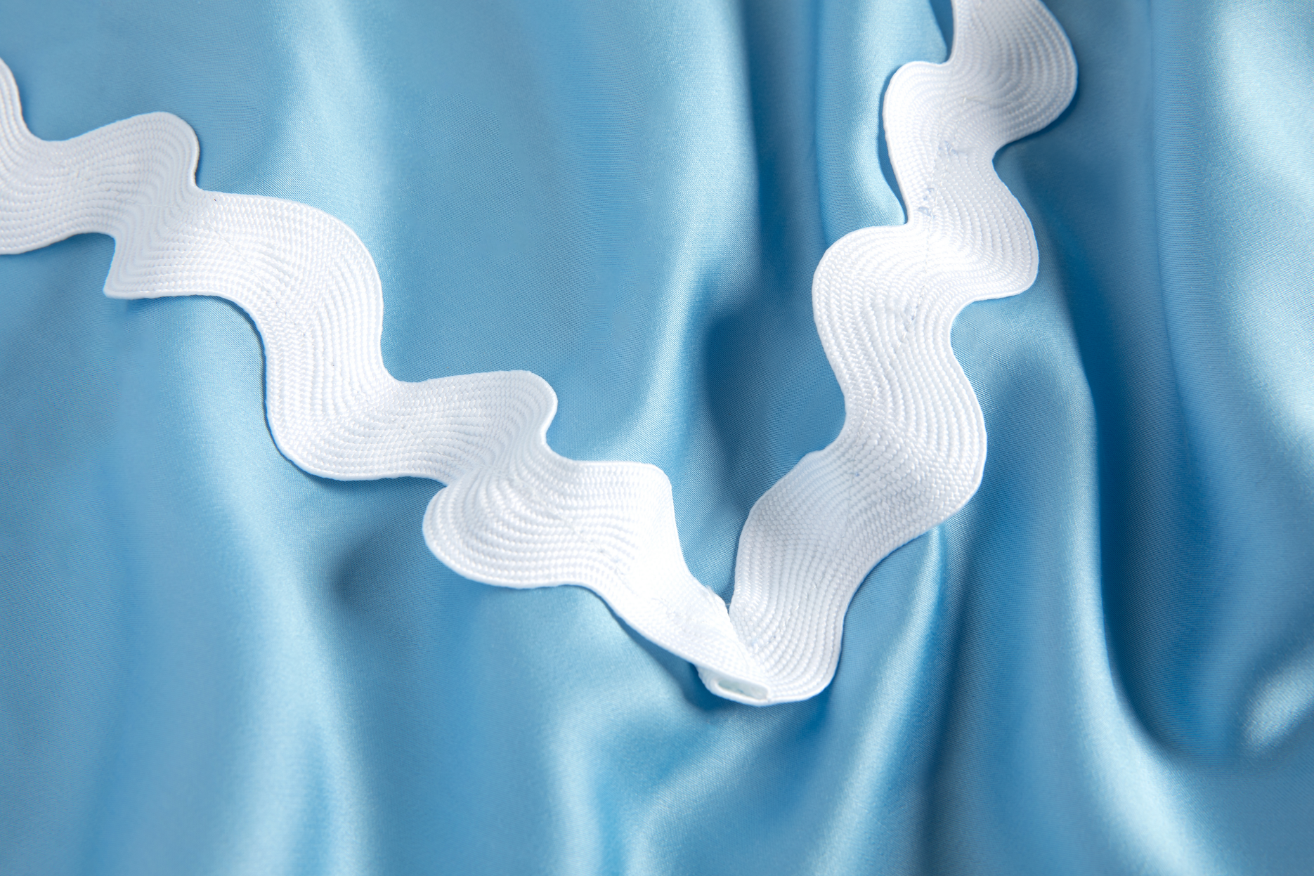 Blue Ribbon/White