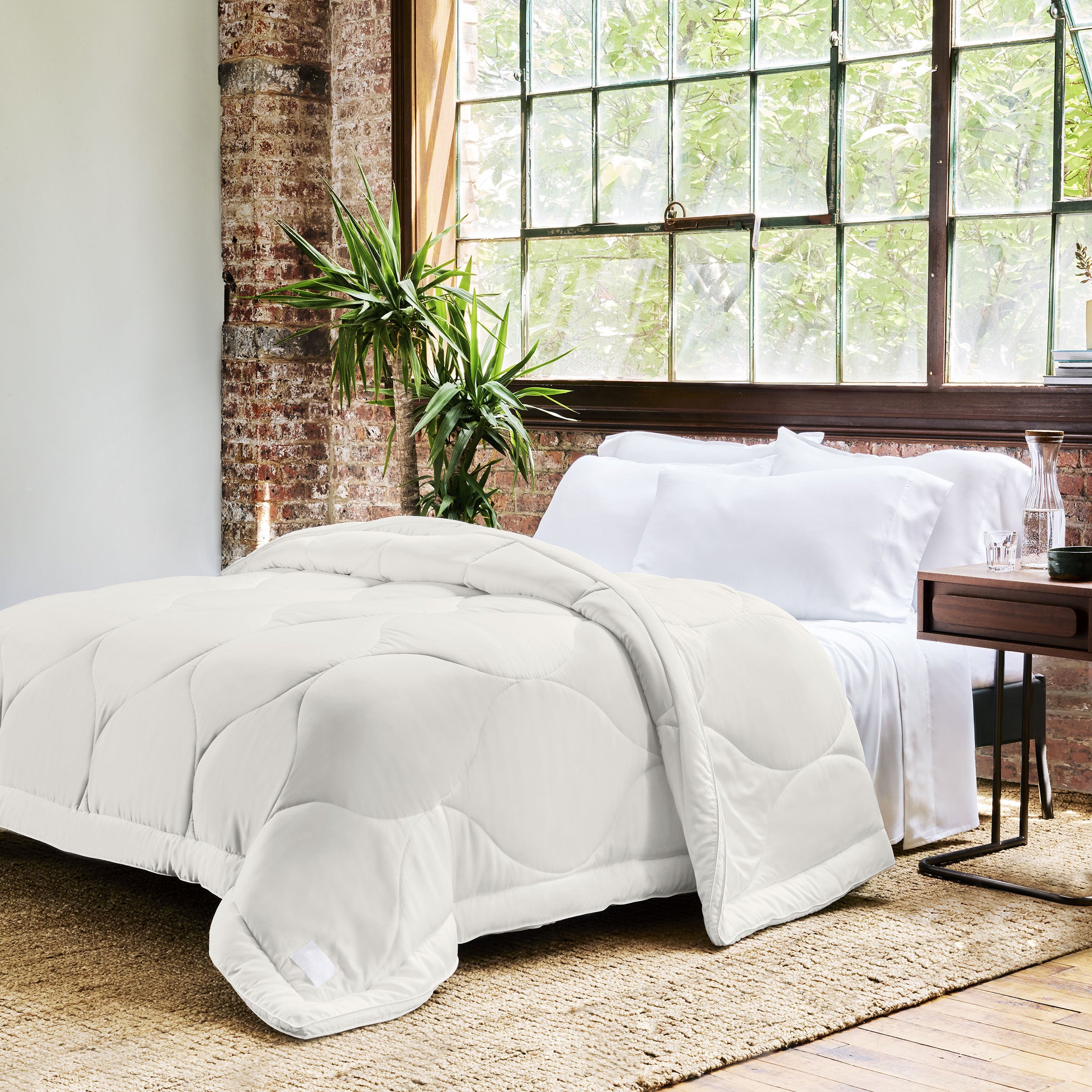 New Buffy Bedding Breeze Comforter Twin White Down Alternative 300 deals Thread Count